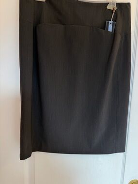 Mexx Women’s Black Pinstriped Skirt BNWT Size 10.